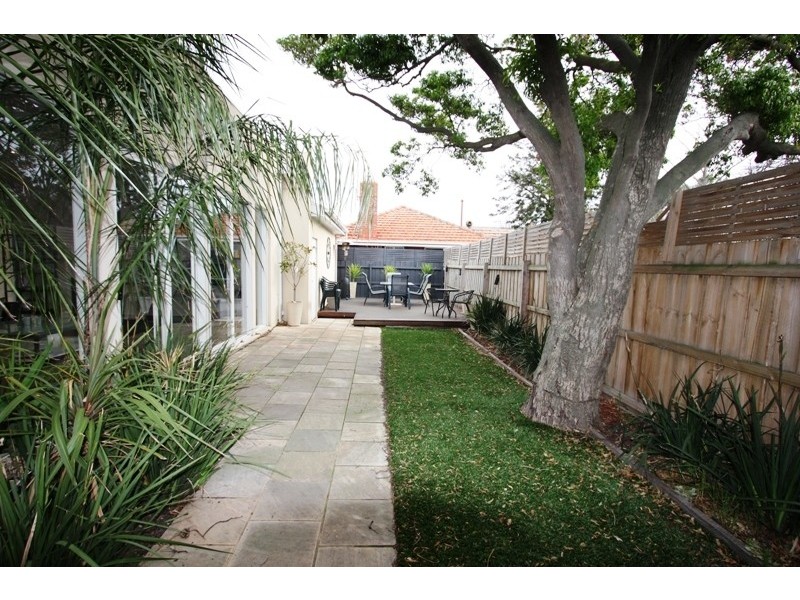 87 Teddington Rd, Hampton VIC 3188