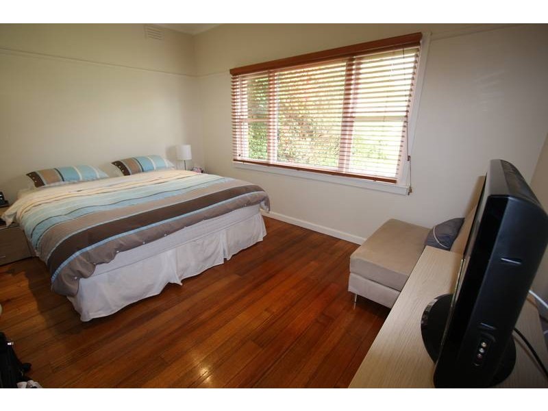 61 Parkmore Rd, Bentleigh East VIC 3165