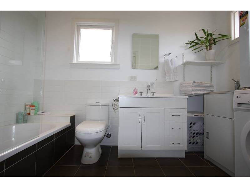 61 Parkmore Rd, Bentleigh East VIC 3165