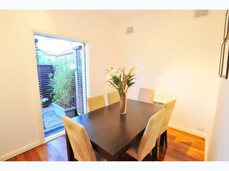 1/7 Robertson Avenue, St Kilda VIC 3182