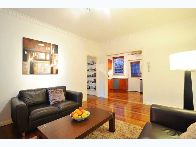 1/7 Robertson Avenue, St Kilda VIC 3182