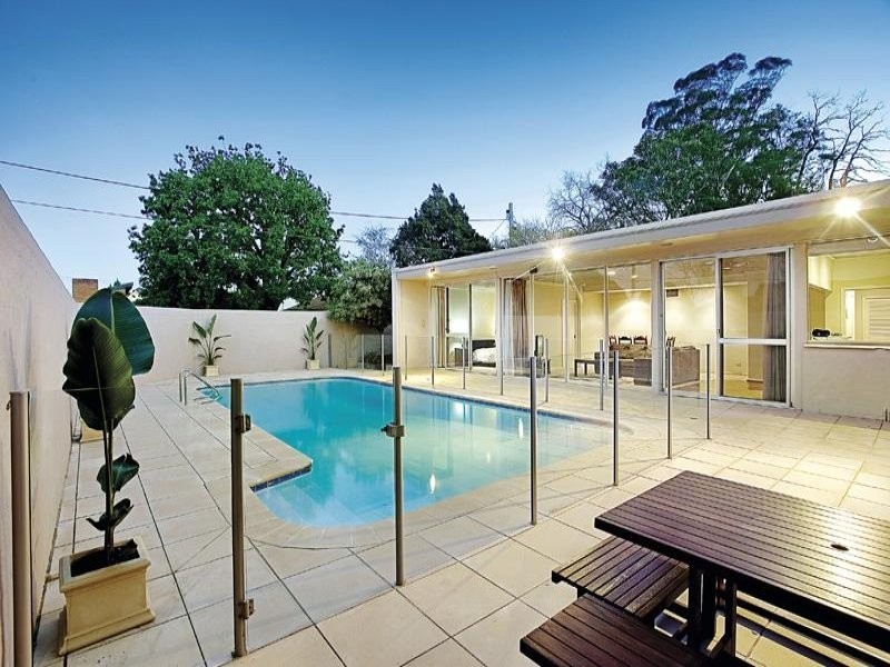 2 Ballara Crt, Brighton VIC 3186