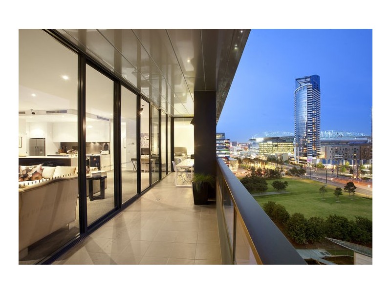 904/1 Encounter Way, Docklands VIC 3008