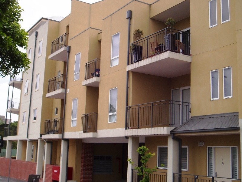 21/1 Gatehouse Drive, Kensington VIC 3031