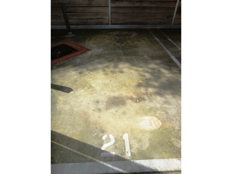 21/1 Gatehouse Drive, Kensington VIC 3031