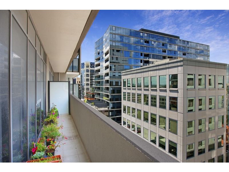 909/55 Queens Road, Melbourne VIC 3004