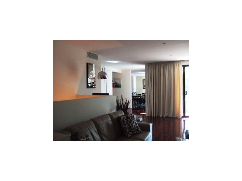 2B/29 Queens Rd, Melbourne VIC 3004