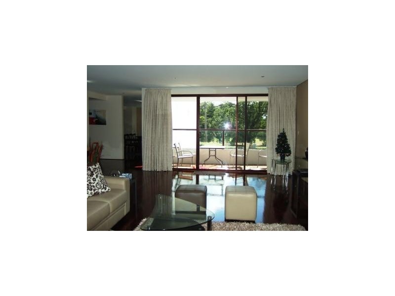 2B/29 Queens Rd, Melbourne VIC 3004