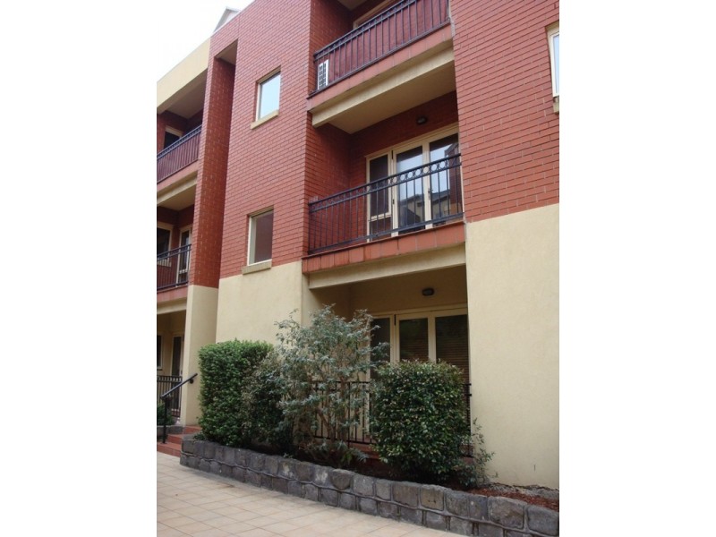 21/18 Mawbey Street, Kensington VIC 3031