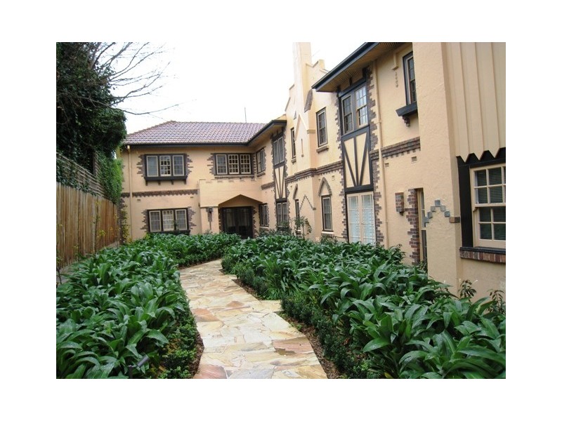 2/100 Hotham Street, East Melbourne VIC 3002