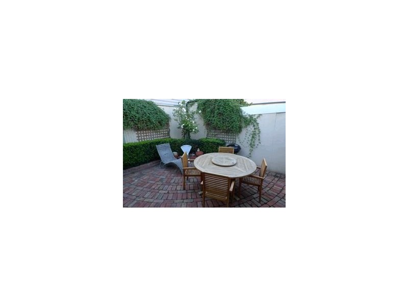 114 McConnell Street, Kensington VIC 3031