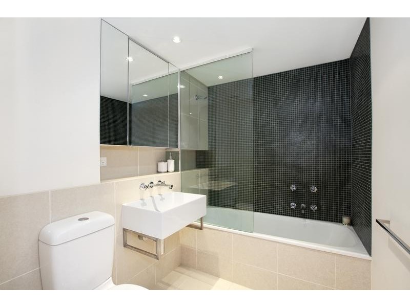 1107/55 Queens Road, Melbourne VIC 3004