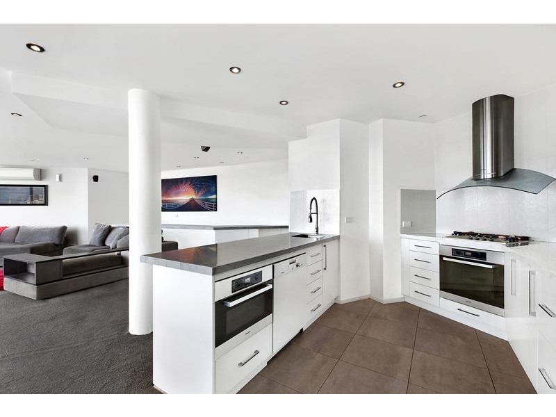 1602/83 Queens Road, Melbourne VIC 3004