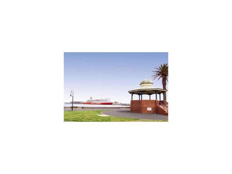 102/89 Beach Street, Port Melbourne VIC 3207