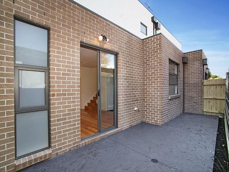 1B St Kinnords Street, Essendon VIC 3040