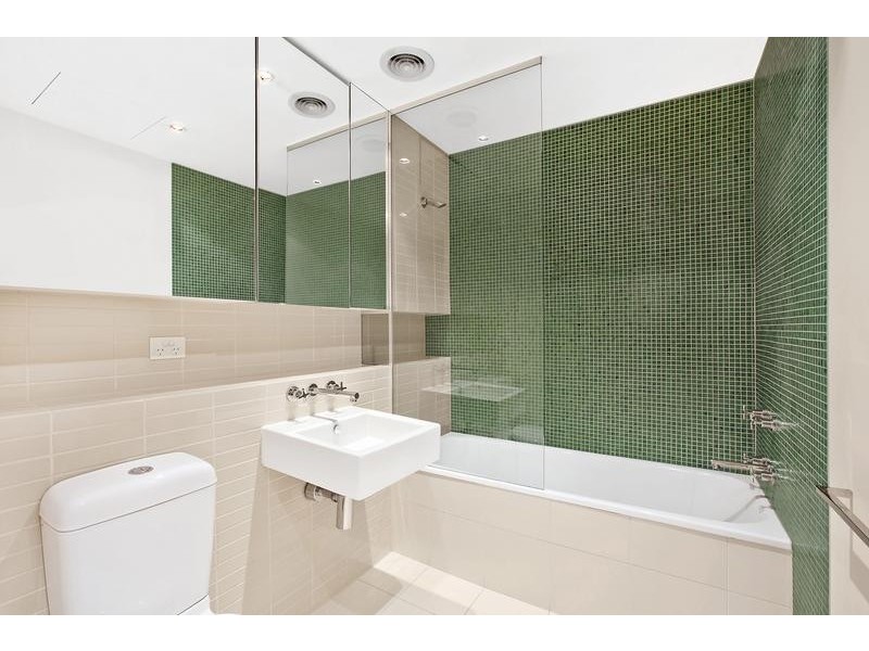 211/55 Queens Road, Melbourne VIC 3004