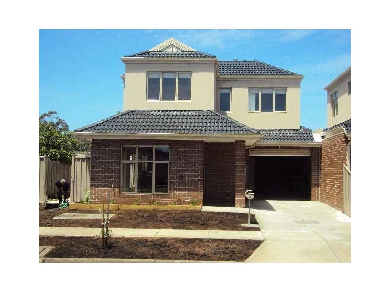 4 Honey Grove, St Albans VIC 3021