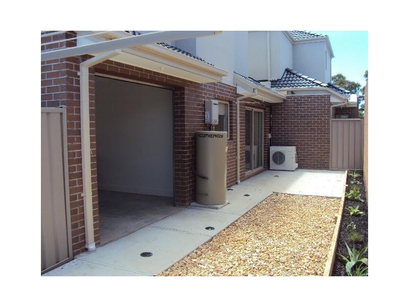 4 Honey Grove, St Albans VIC 3021