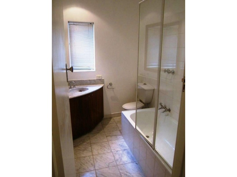 10/84 Grey Street, East Melbourne VIC 3002