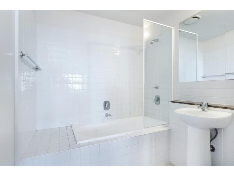 2509/250 Elizabeth Street, Melbourne VIC 3000