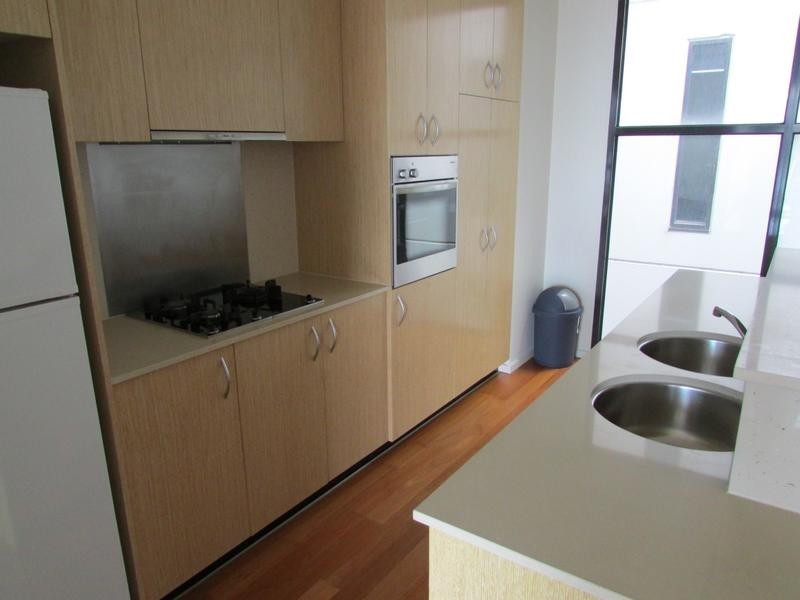 304/49 Beach Street, Port Melbourne VIC 3207