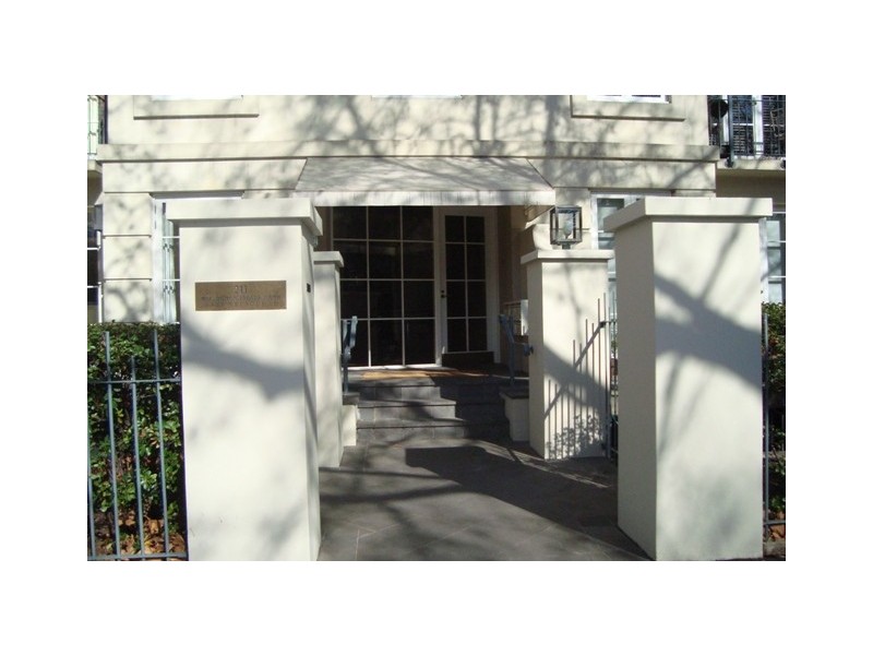 2/211 Wellington Parade South, East Melbourne VIC 3002