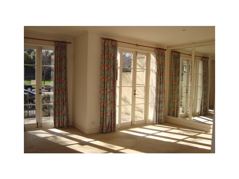 2/211 Wellington Parade South, East Melbourne VIC 3002