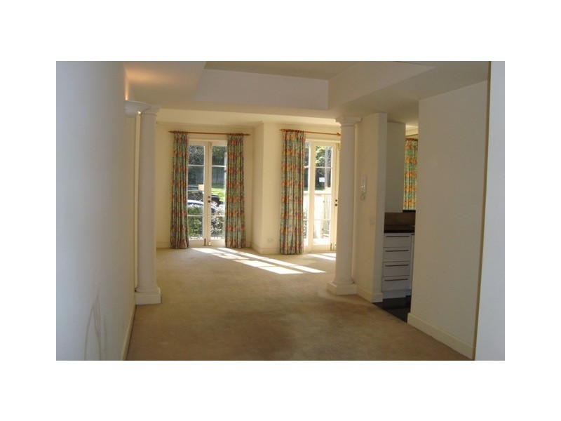 2/211 Wellington Parade South, East Melbourne VIC 3002