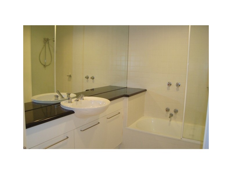 2/211 Wellington Parade South, East Melbourne VIC 3002