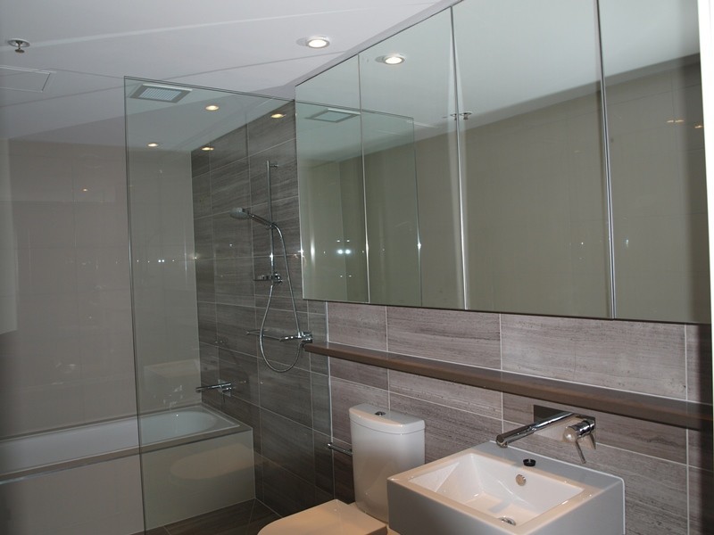 1008/70 Queens Road, Melbourne VIC 3004