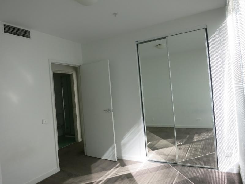 502/82 Queens Road, Melbourne VIC 3004