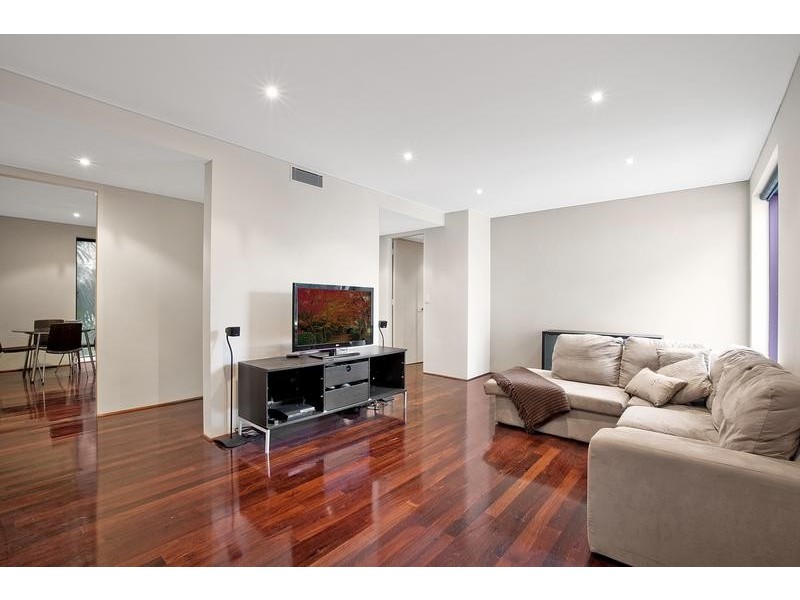 2B/29 Queens Road, Melbourne VIC 3000