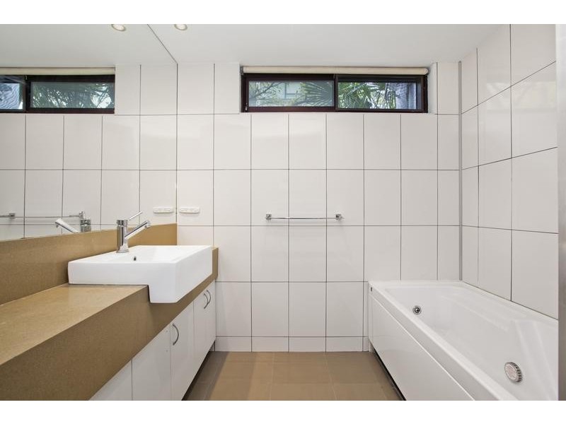 2B/29 Queens Road, Melbourne VIC 3000