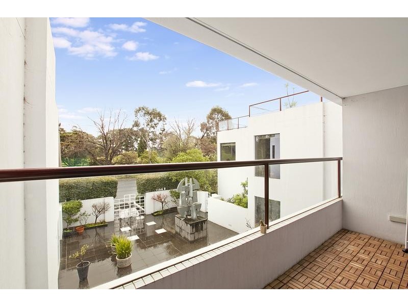 2B/29 Queens Road, Melbourne VIC 3000