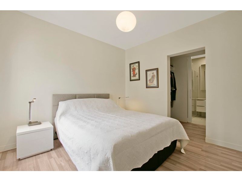 72/211 Wellington Parade South, East Melbourne VIC 3002