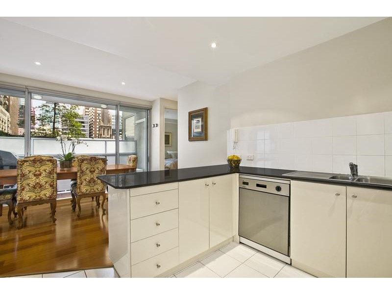 2/15 Exploration Lane, Melbourne VIC 3000