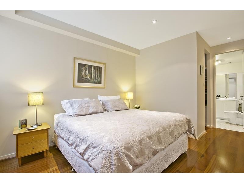 2/15 Exploration Lane, Melbourne VIC 3000