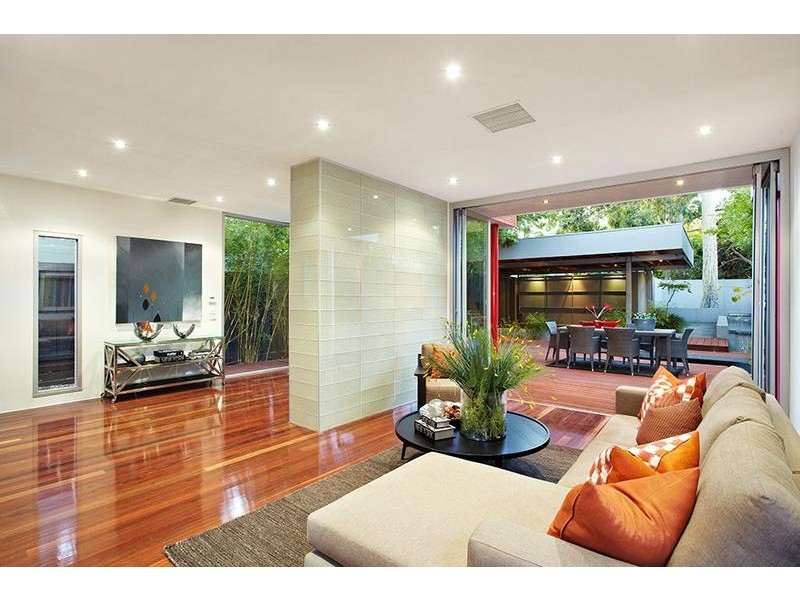 8 Woodside Crescent, Toorak VIC 3142