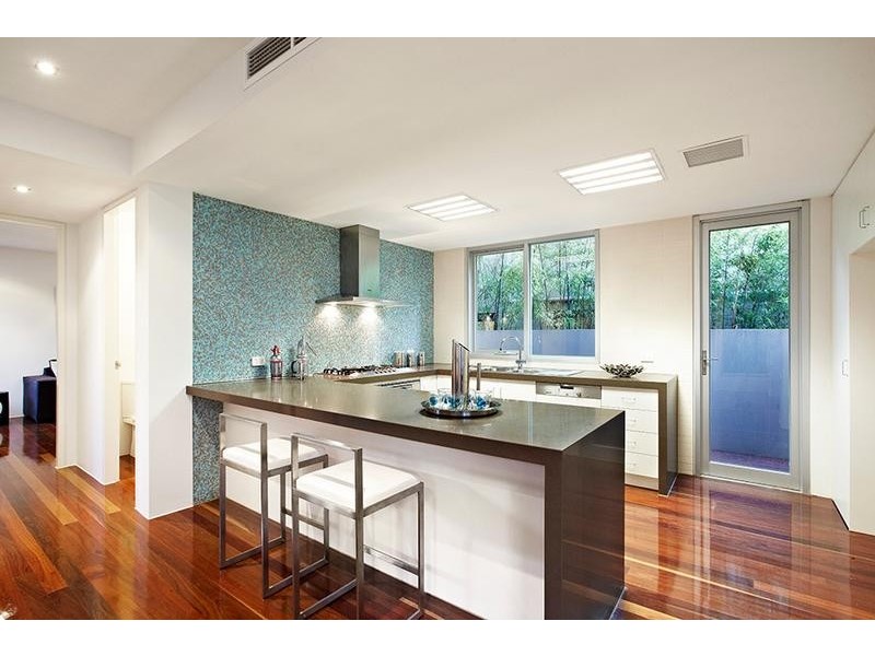 8 Woodside Crescent, Toorak VIC 3142