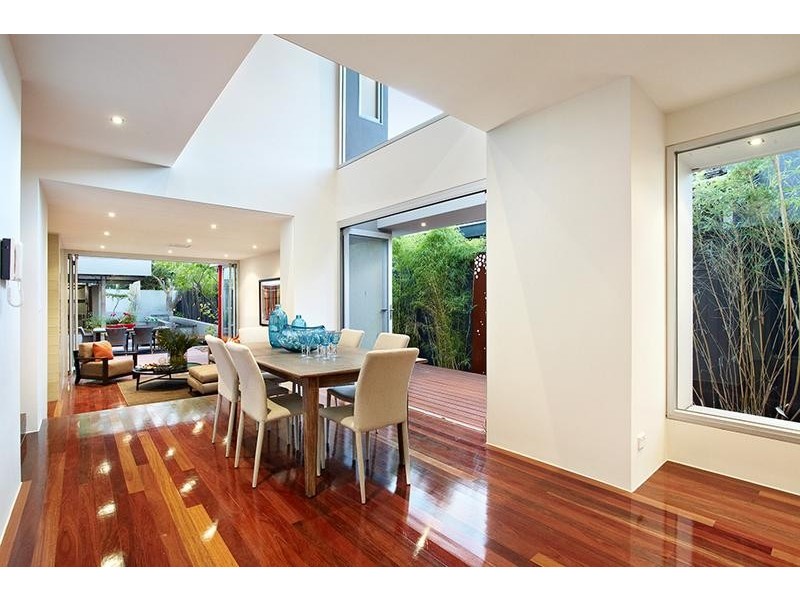 8 Woodside Crescent, Toorak VIC 3142