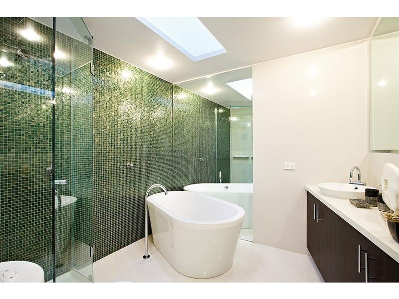 8 Woodside Crescent, Toorak VIC 3142
