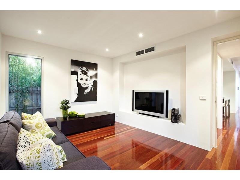 8 Woodside Crescent, Toorak VIC 3142