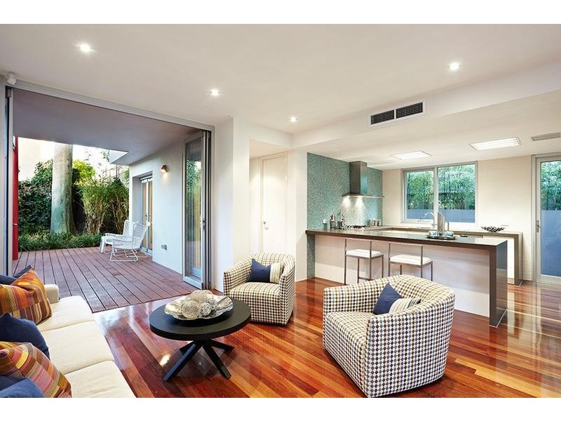 8 Woodside Crescent, Toorak VIC 3142