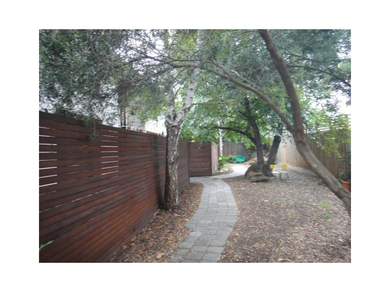 2/20 Brighton Street, Flemington VIC 3031