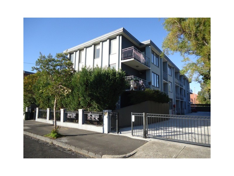 2/10 Donald Street, Brunswick VIC 3056