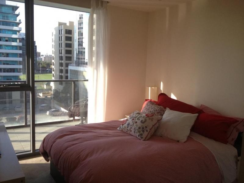 605/55 Queens Road, Melbourne VIC 3000