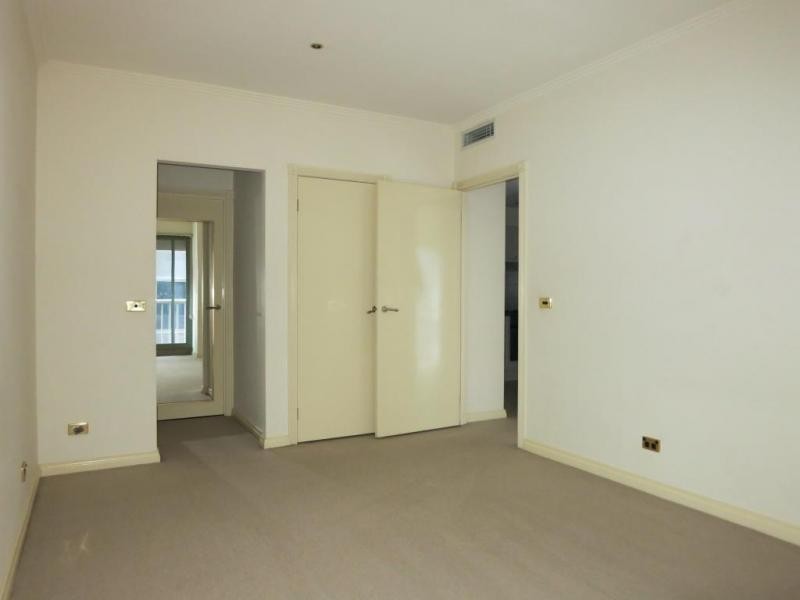 305/15 Queens Road, Melbourne VIC 3004