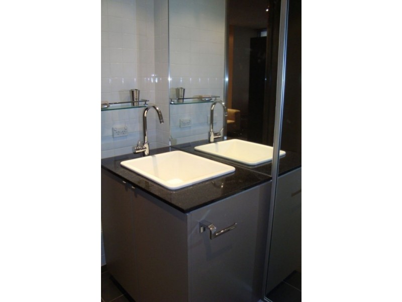 1004/325 Collins Street, Melbourne VIC 3000