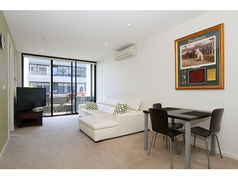 B706/55 Bay Street, Port Melbourne VIC 3207