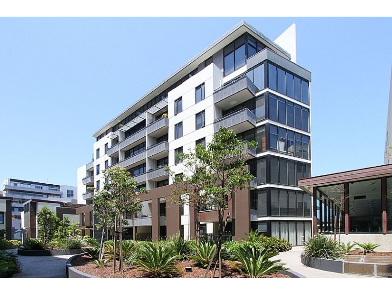 B706/55 Bay Street, Port Melbourne VIC 3207